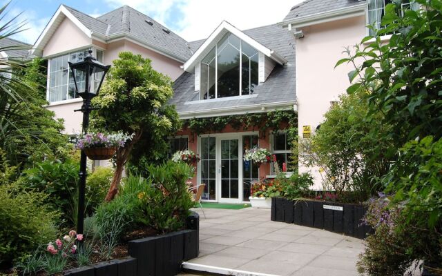 The Grove Lodge