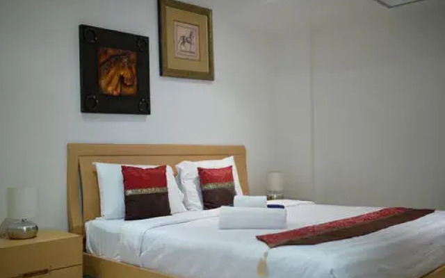 Sunset Plaza Apartment