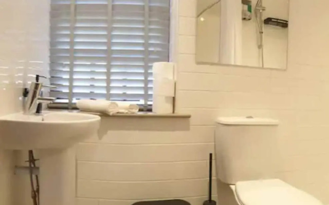 Turner - En-suite Room in Canalside Guesthouse