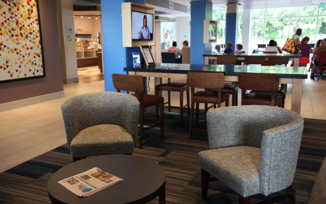 Holiday Inn Express & Suites Oswego by IHG