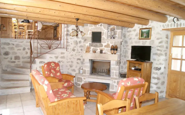 House With 3 Bedrooms in Saint-pal-de-senouire, With Wonderful Mountai
