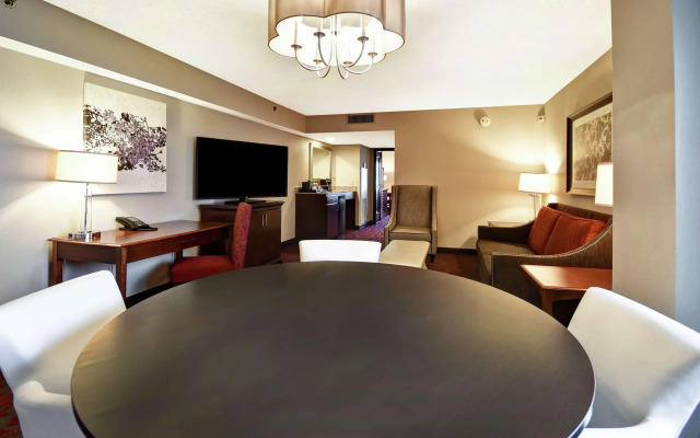 Embassy Suites by Hilton Dulles Airport