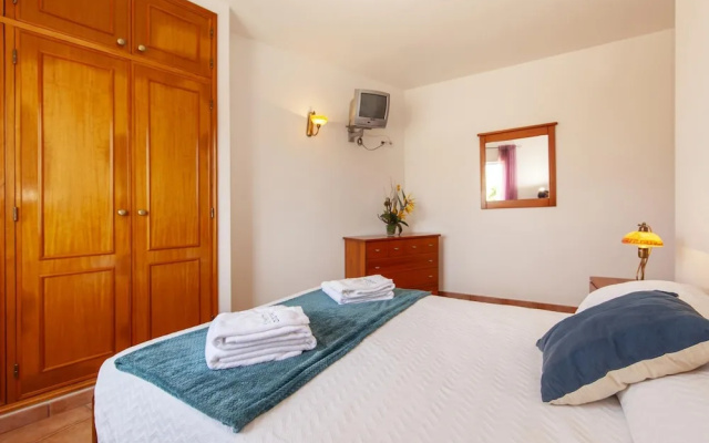 L 03 - Bedroom 3 Western Mos Guesthouse