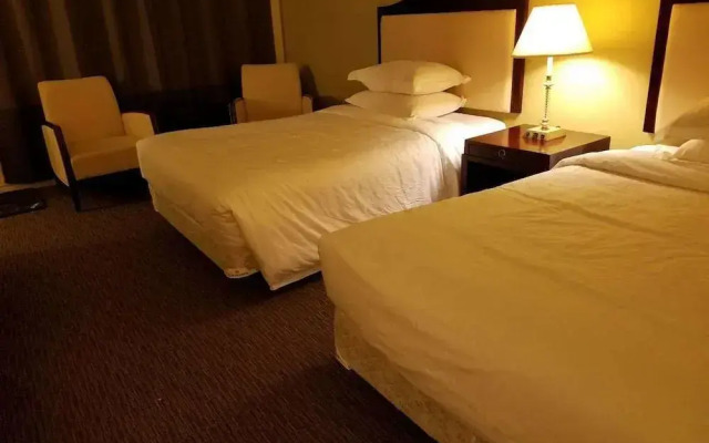7 West Motel