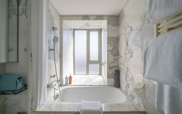 Tyms 2BR 1BA Apt Xujiahui Metro