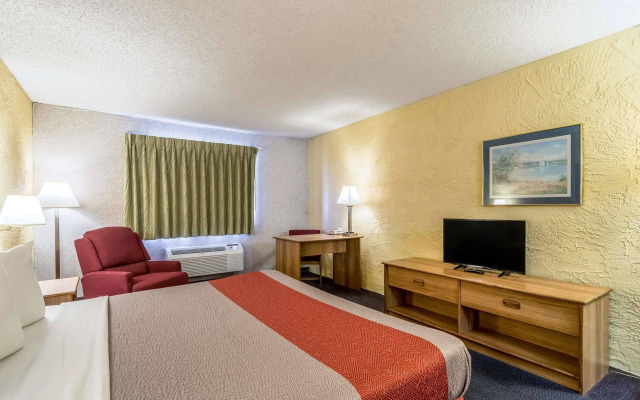 Motel 6 Elk Grove Village, IL - O'Hare