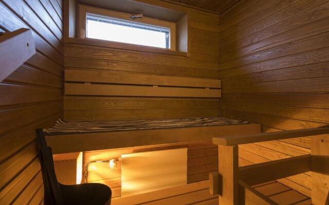 Tuomas´ luxurious suites, Ahola