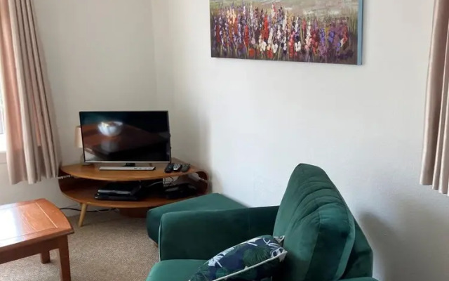 The Waterside Apartment 6