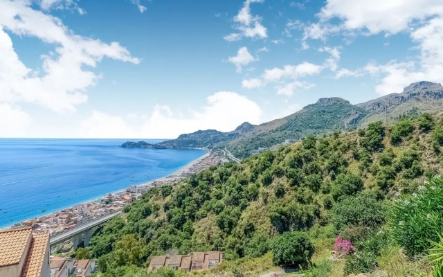Classy Holiday Home in Letojanni near Sea