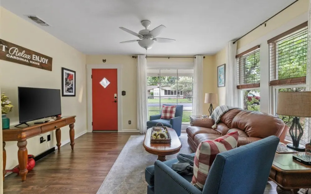 Cardinal Haus 2 Bedroom Home by RedAwning