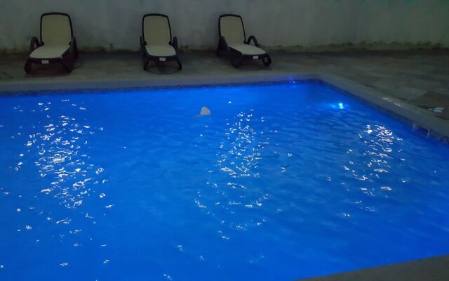 Cross Roads Lodge Kitwe