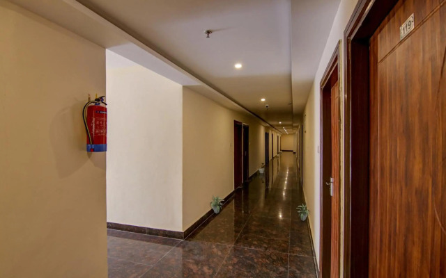 OYO Flagship 80495 Table And Talk