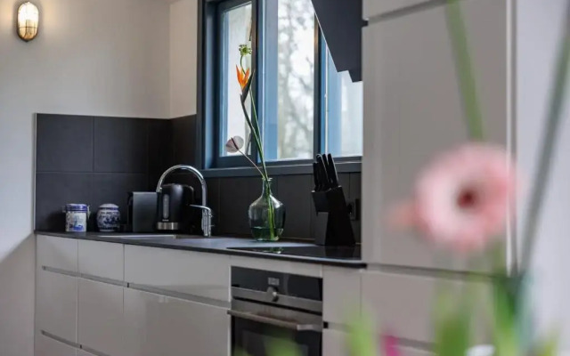 Green White Hotel Restaurant