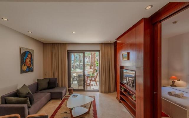 Classy 1-Bedroom Apartment in Ancient Sands with Pool View