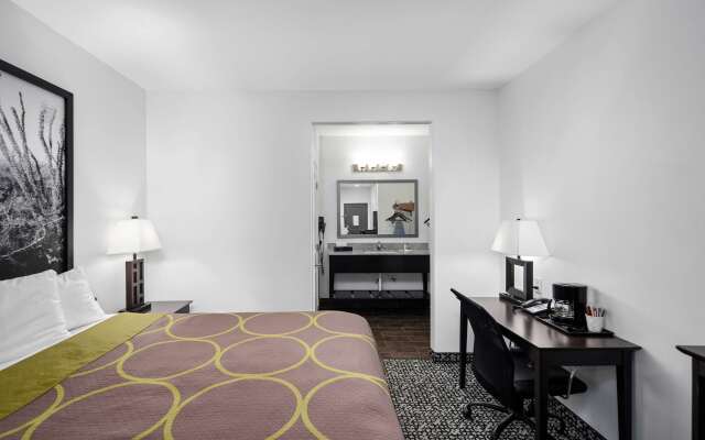 Super 8 by Wyndham Carthage TX