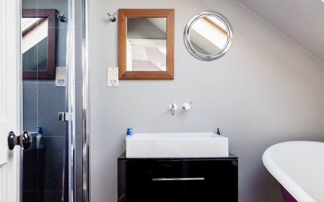 Veeve - Artisian Retreat