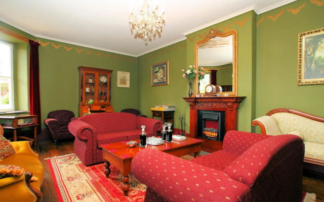 The Lodge on Elizabeth