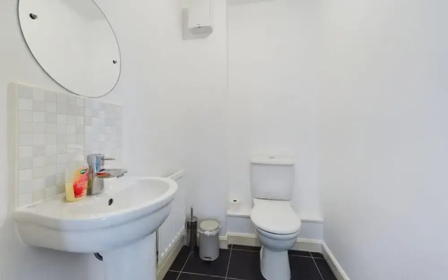 Riverfront Staffordshire Retreat
