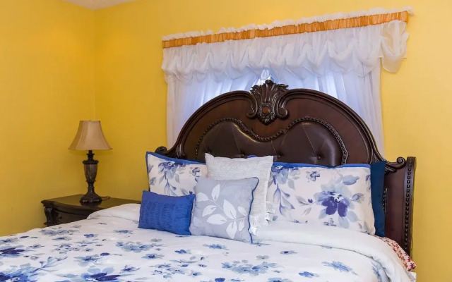 Kingston Luxury Family Retreat