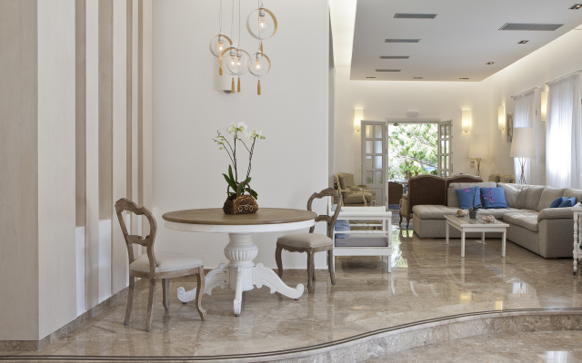 Kamari Hotel