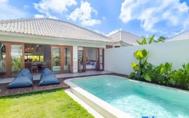 Villa Sylvia by Pertama Stay
