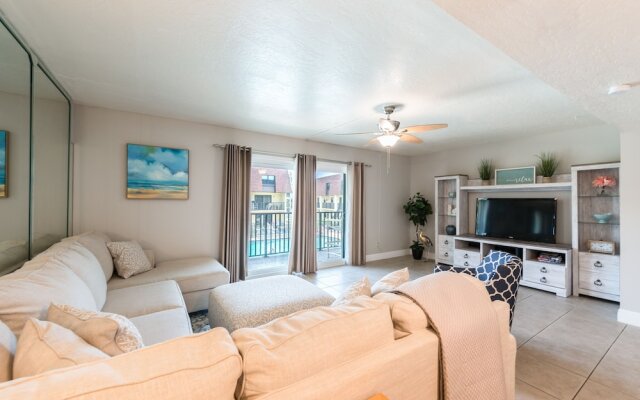 Cocoa Beach Club by Happy Palm Stays
