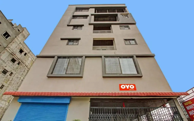 Oyo Flagship 93292 Hotel White House