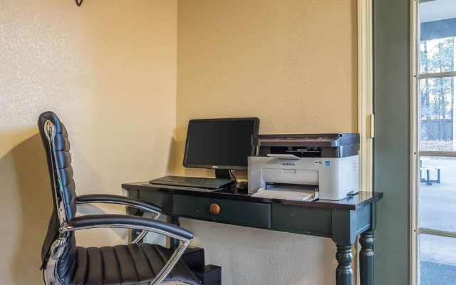 Woodland Inn & Suites