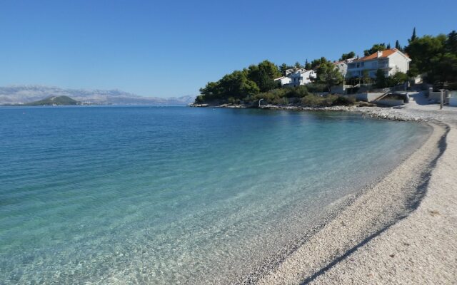 Acadia Beach Villas & Apartments, Slatine