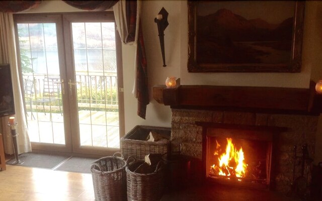 Auchenheglish Lodges - Callanish House