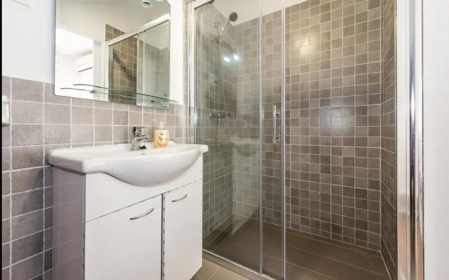 Amazing Home in Brodarica With Wifi and 6 Bedrooms