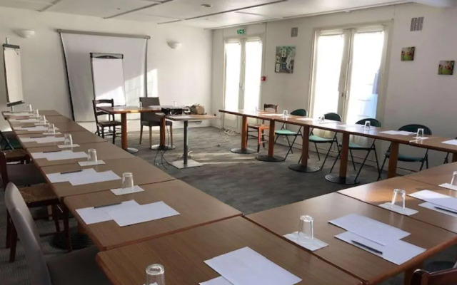 Kyriad PARIS NORD  Ecouen La Croix Verte