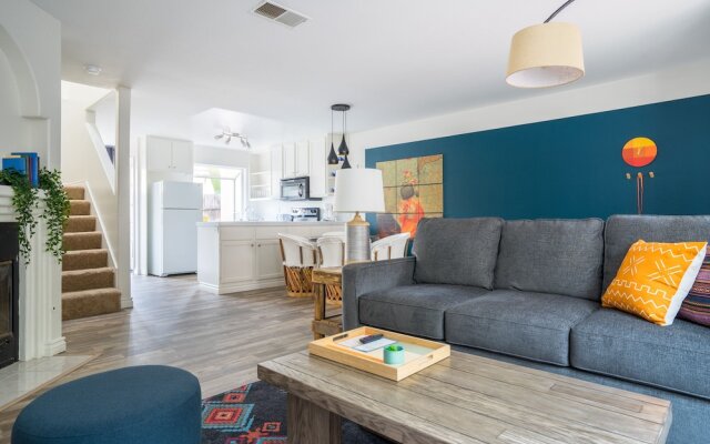 WanderJaunt | Emerald St Townhomes