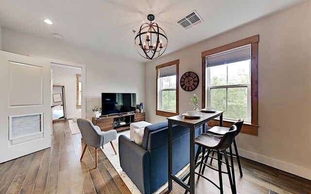 610ux311 1 Bedroom Condo