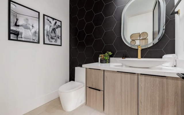 The Carlisle Experience 4 Showers Heated Pool