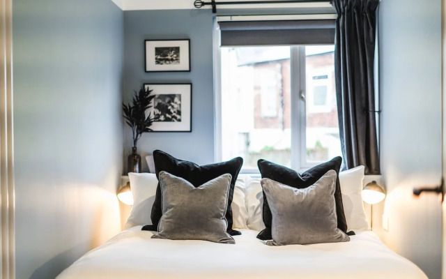 Crescent Apartments-Newport City Centre