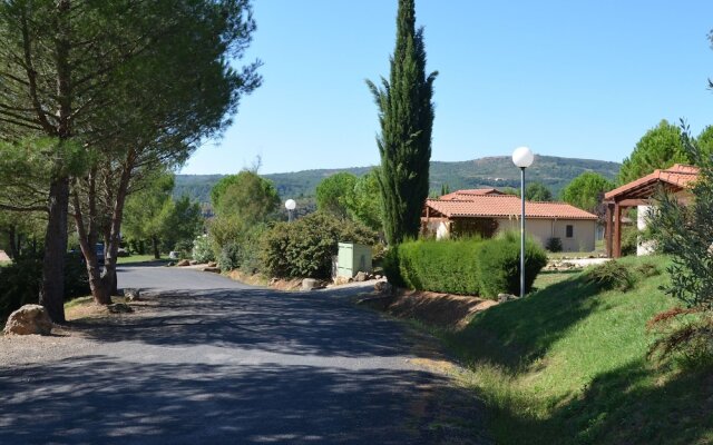 Nice Bungalow With Dishwasher on a Green Domain