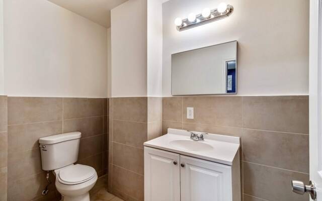 A Touch of Blue! Stylish 2BD Next to Reading Terminal Market