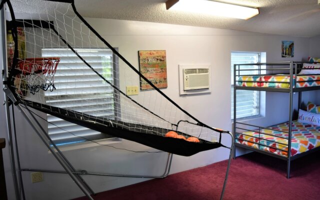 Paradise Cottage On Gulf Street - Three Bedroom Home
