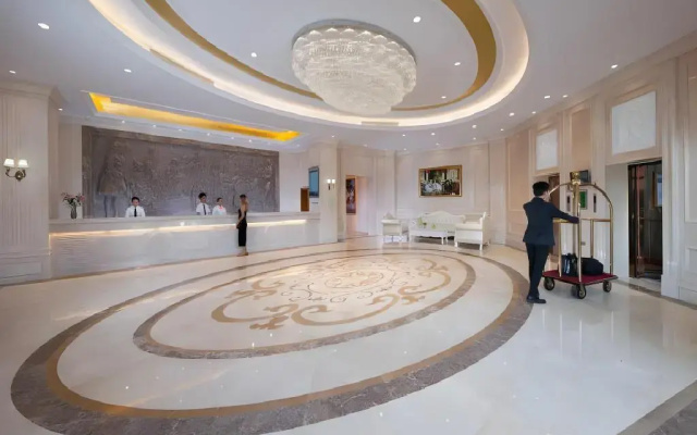 Vienna Hotel (Lingshui Center)