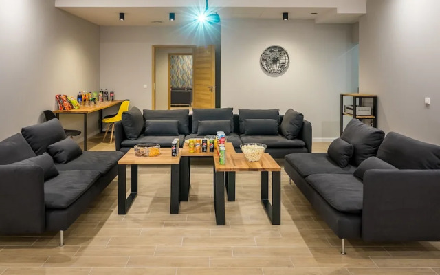 Apartments with Event Space & Hot Tub