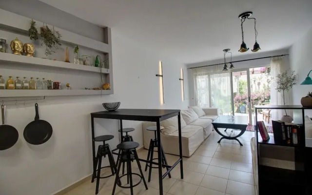 1 Bedroom Apartment on Beach Elias Upper