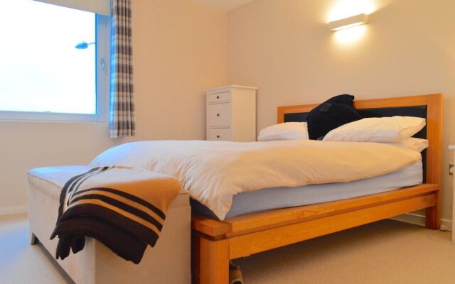 2 Bedroom Canal Apartment Close to Shoreditch