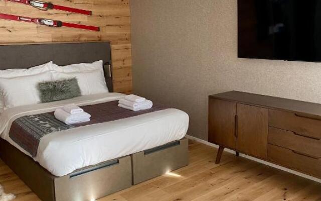 Wunderstay Alpine 303 New Studio with Lake & Mountain View