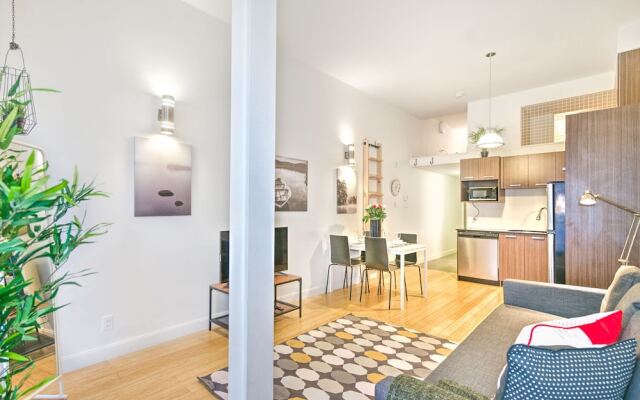 The Main 202 Central Modern Mezzanine Liv MTL