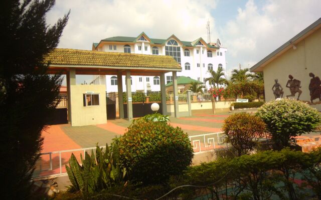 Wadoma Royale Hotel