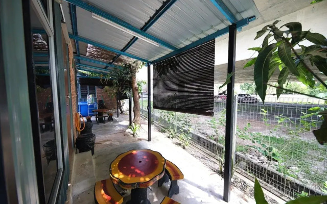 OYO 90960 Rajawali D'cabin Chalet Room
