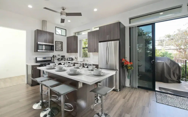 2nd Story Masterpiece In Venice Beach 4 Bedroom Home by RedAwning