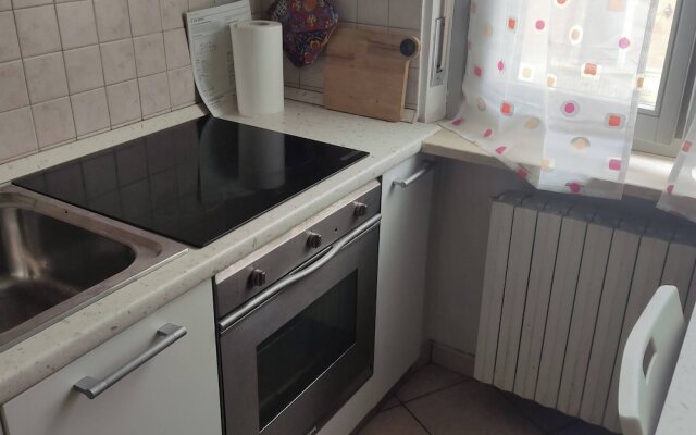 Apartment Near The Metro