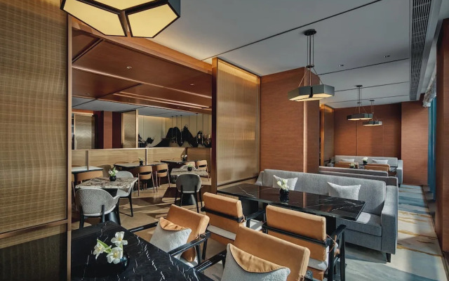 Hualuxe Chongqing Wushan by IHG